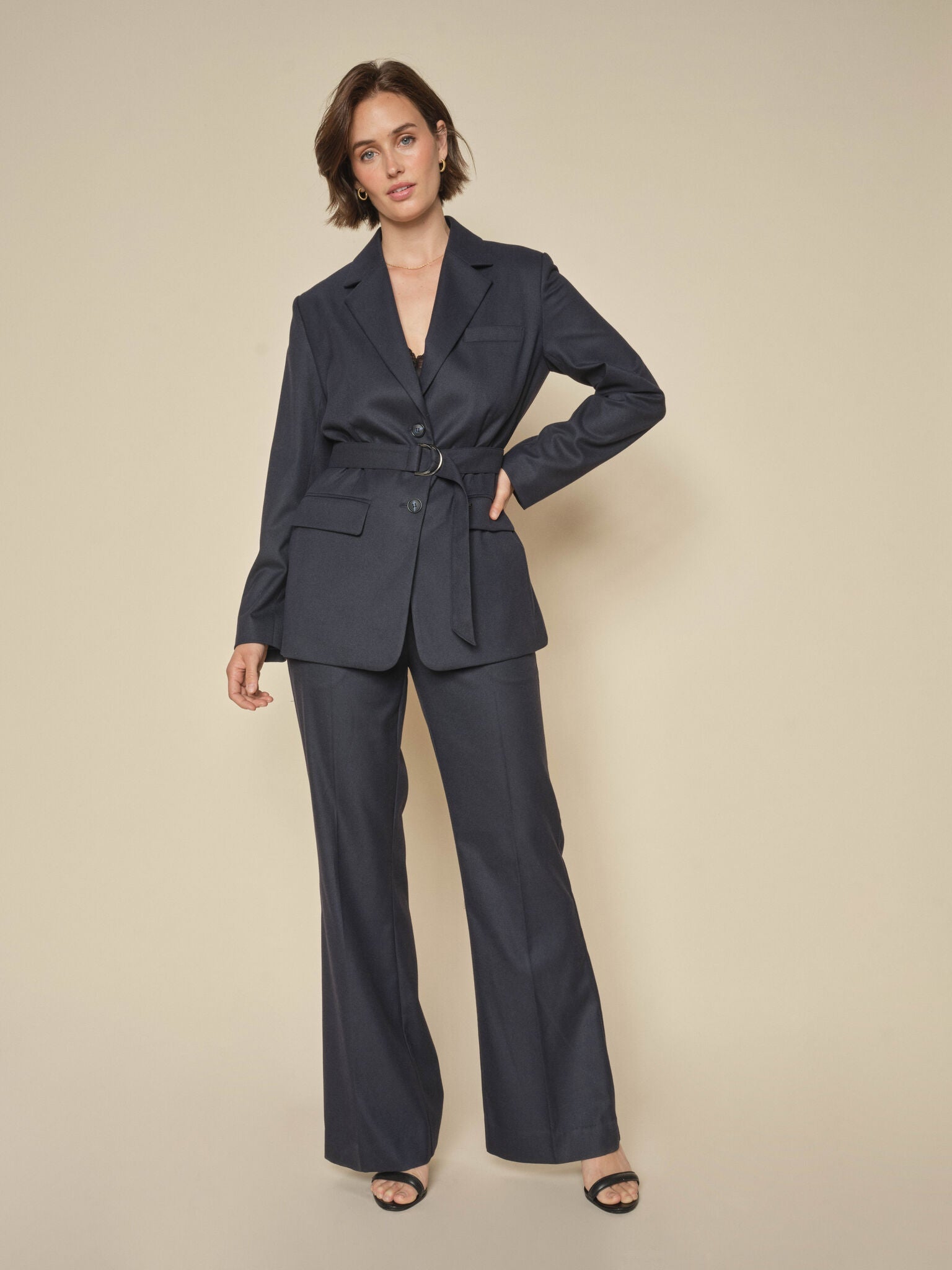 Modelshot / Salute Navy / Detail